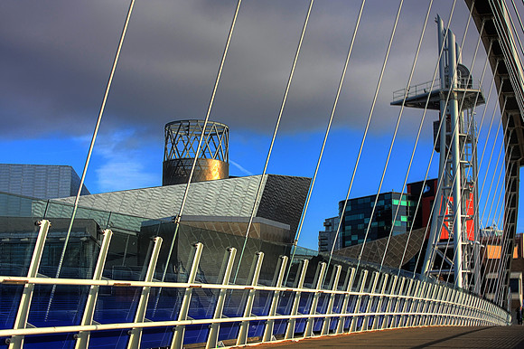 SALFORD QUAYS LIFT BRIDGE HDR MSP0002068