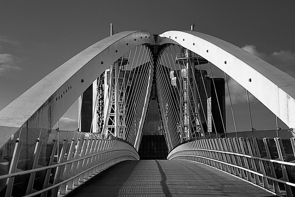 SALFORD QUAYS LIFT BRIDGE MONO HDR MSP0002069