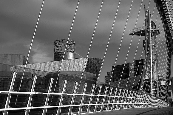 SALFORD QUAYS LIFT BRIDGE MONO HDR MSP0002070