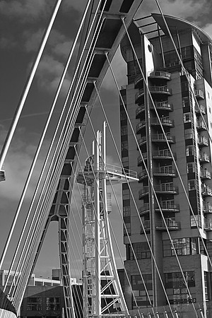 SALFORD QUAYS LIFT BRIDGE MONO MSP0002074