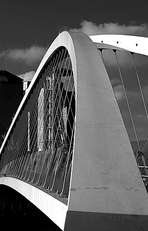SALFORD QUAYS LIFT BRIDGE MONO HDR MSP0002046