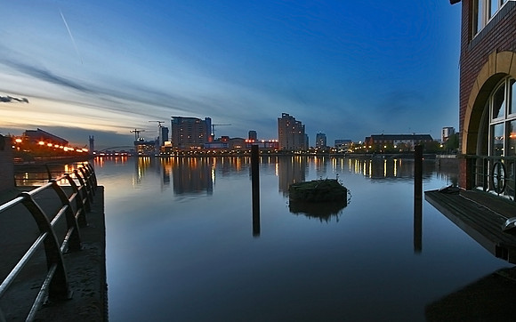 SALFORD QUAYS TWILIGHT MSP0000595