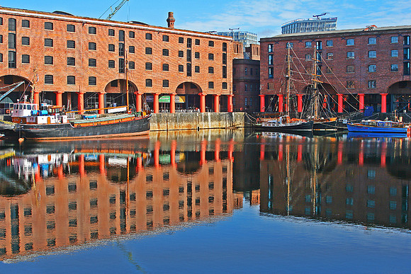REFLECTIONS OF ALBERT DOCKS MSP0000235