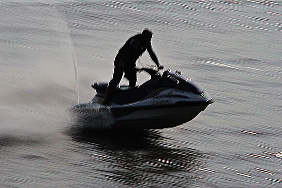 SPLASHING ABOUT ON THE WATER MSP0000301