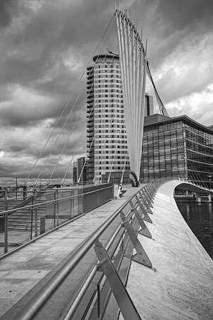 MEDIA BRIDGE SALFORD QUAYS MONO HDR MSP0002915