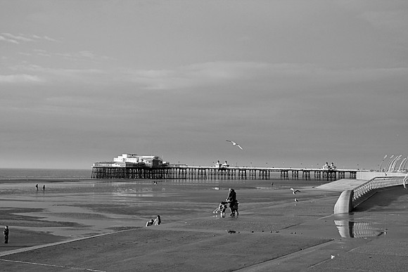 BLACKPOOL PIER MONO HDR MSP0003826